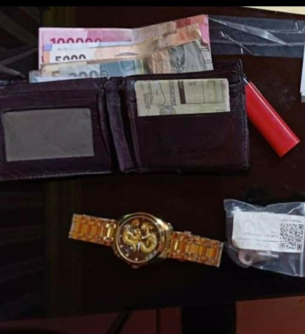Barang bukti di lokasi ditemukannya NH meninggal dunia