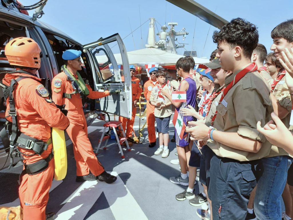 Crew Helikopter AS 565 MBe HS-1305 yang onboard di KRI Diponegoro-365