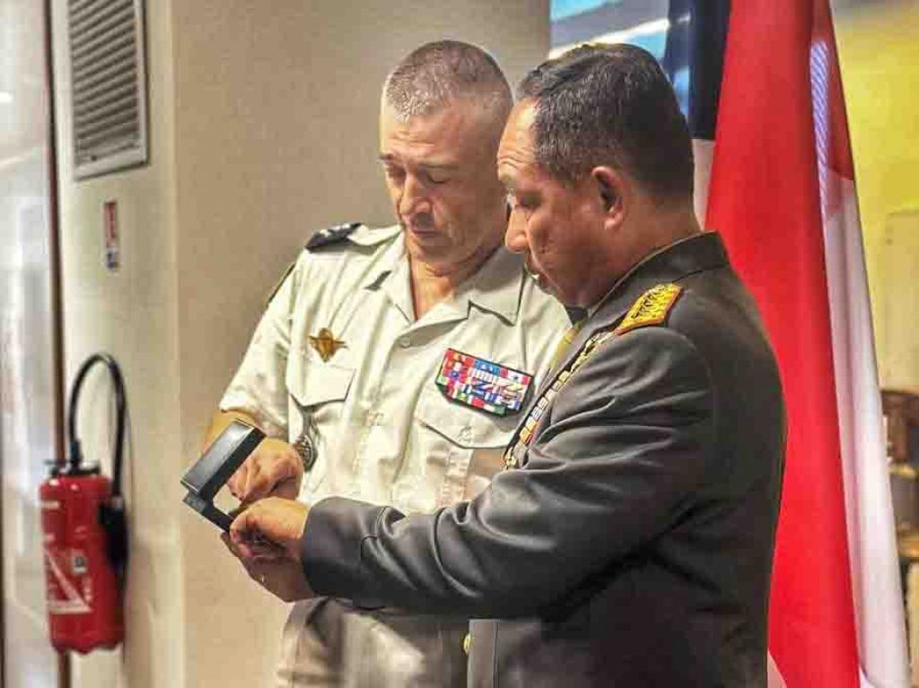 Panglima TNI Jenderal TNI Agus Subiyanto mengunjungi Markas Angkatan Bersenjata Perancis