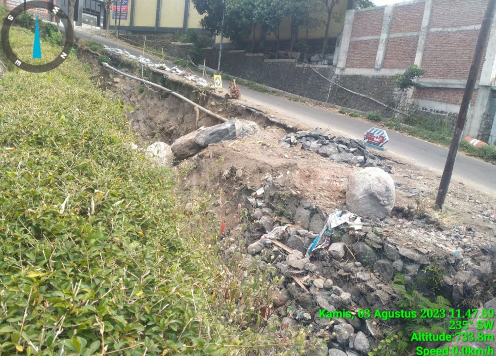 Pekerjaan Belanja Modal Jalan Kabupaten - Pelebaran Jalan Standar Ruas Padusan - Pacet