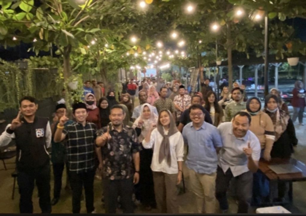 Peserta pengabdian masyarakat dari FEB Unesa dan UiTM di Desa Ponokawan