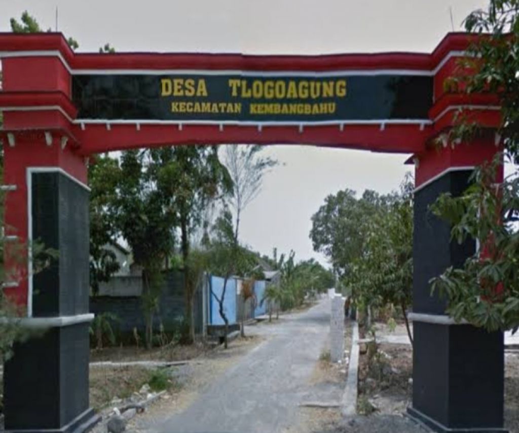 Gapura masuk ke Desa Tlogoagung
