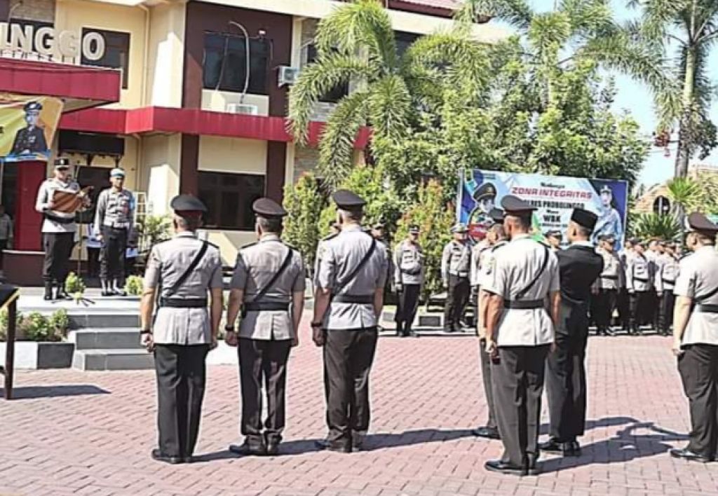 Kapolres Probolinggo, AKBP Wisnu Wardana memimpin langsung Upacara serah terima jabatan