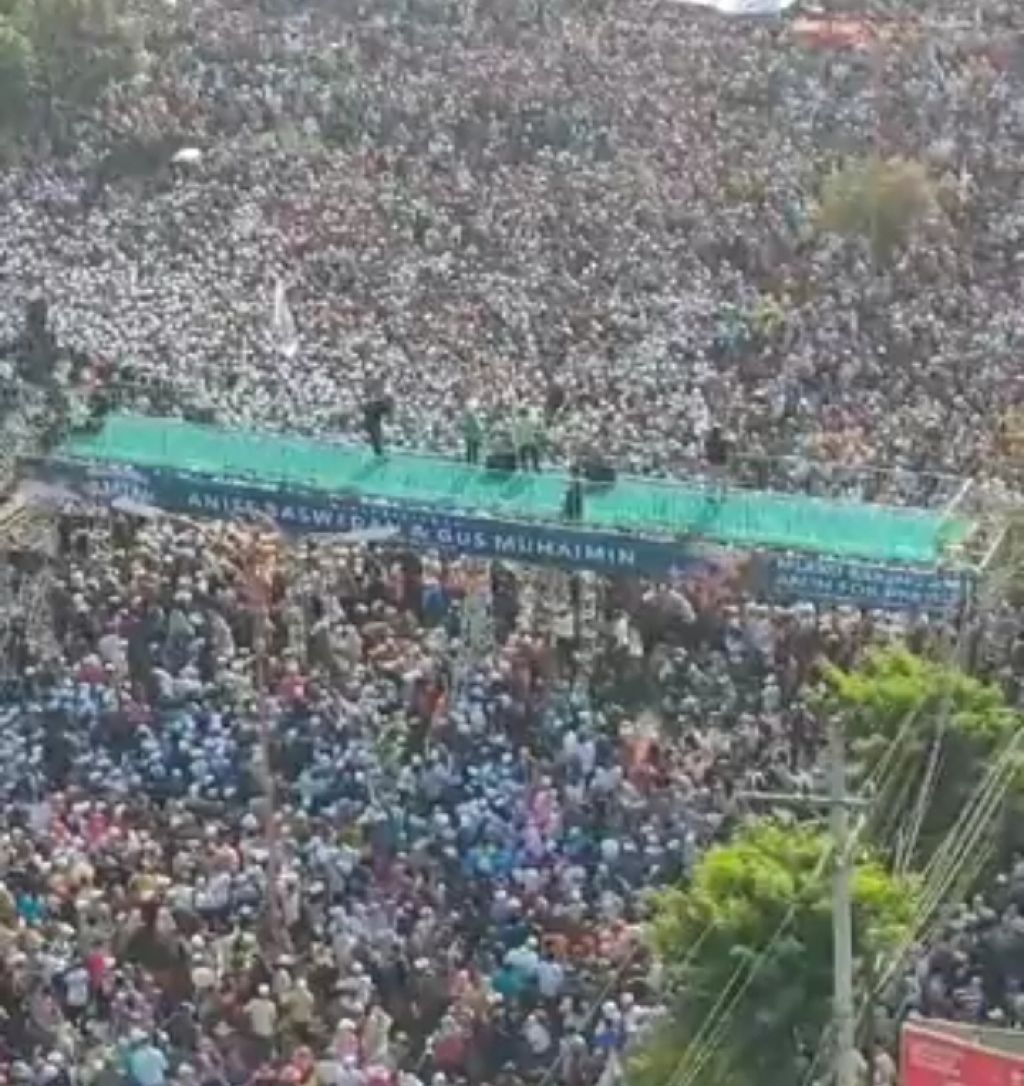 Tampak tumpukan massa Jalan Sehat Bareng AMIN