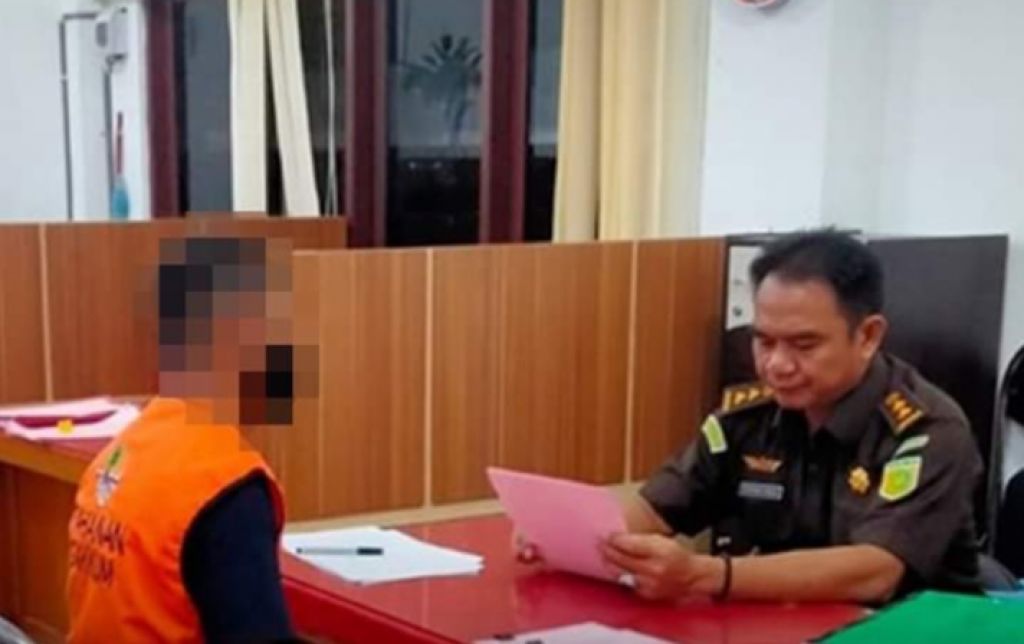 Penyerahan berkas perkara Tersangka RY 