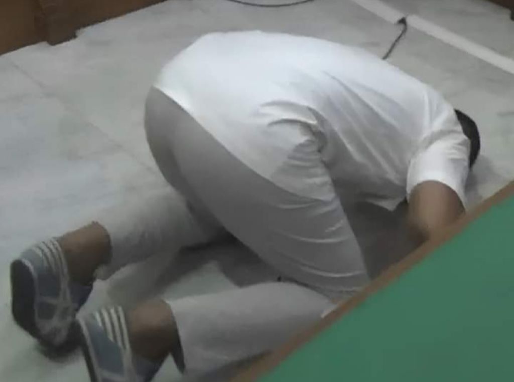 Achiruddin Hasibuan sujud syukur usai divonis bebas