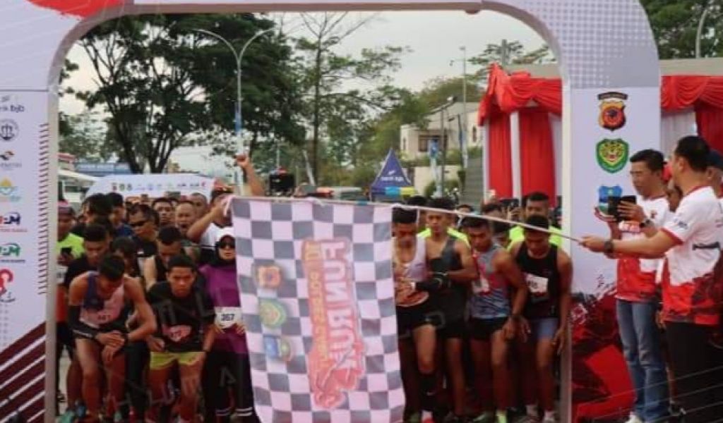 Peserta Fun Run 10 K yang digelar oleh Polres Garut