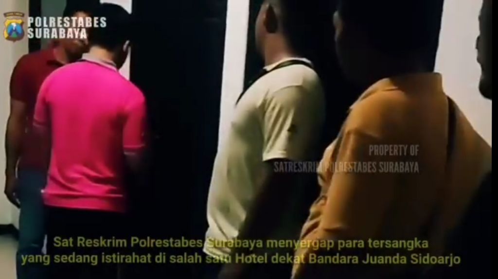 Sat Reskrim Polrestabes Surabaya melalui Tim Resmob menyergap para tersangka