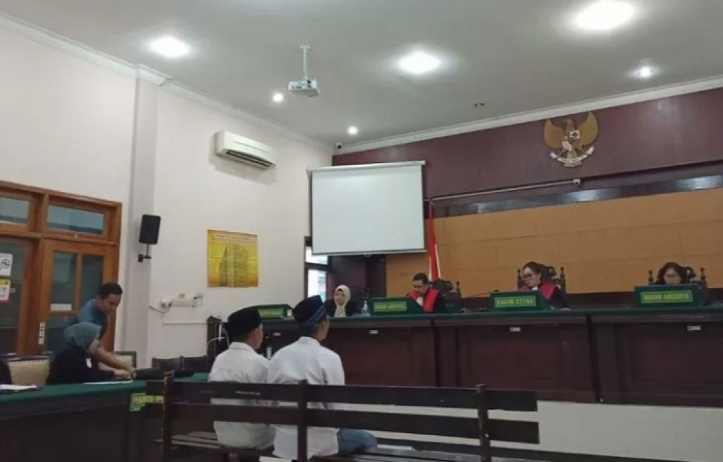 Shodik dan Samsul Huda menjalani sidang vonis di PN Mojokerto