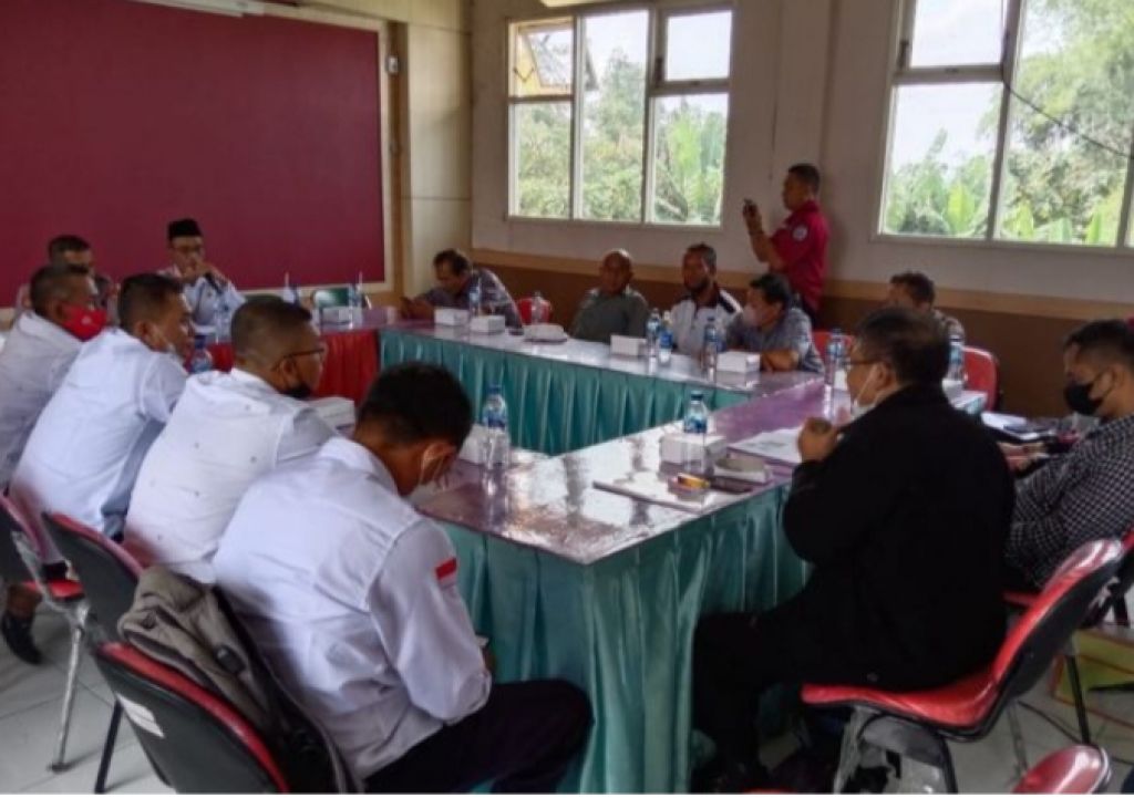 Mediasi antara pihak Pemdes Turirejo dengan Supeno dan Kuasa Hukumnya