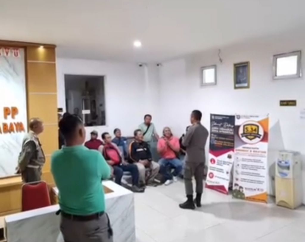 Buruh dari Gasper Jatim mendatangi kantor Satpol PP Surabaya