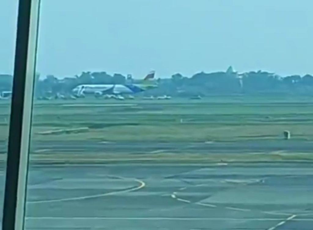 Pesawat Pelita Air di Remote Area seberang terminal. 