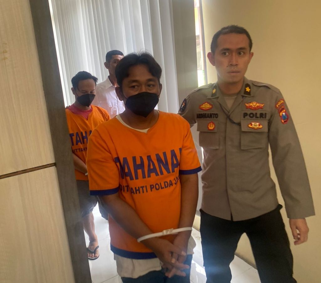 2 tersangka penyalahgunaan solar dibawa ke tahanan Polda Jatim