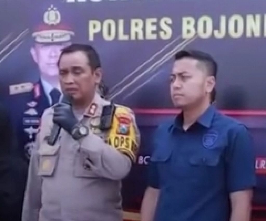 Kasatreskrim Polres Bojonegoro, AKP Fahmi Amarullah (kanan)