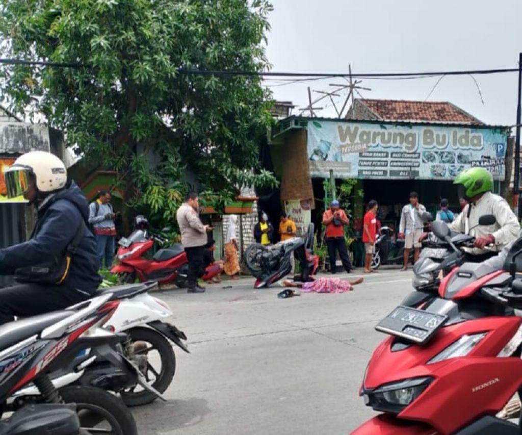 Kecelakaan pengendara motor terjadi di Jalan Raya Desa Cerme Lor