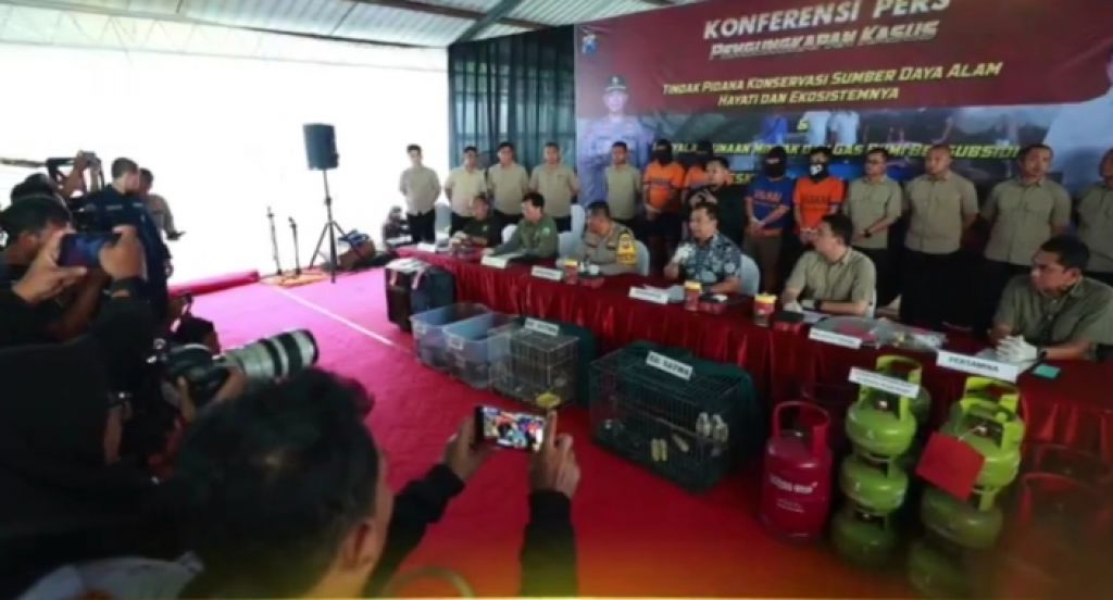 Rilis kasus di Polda Jatim, termasuk BBM Ilegal