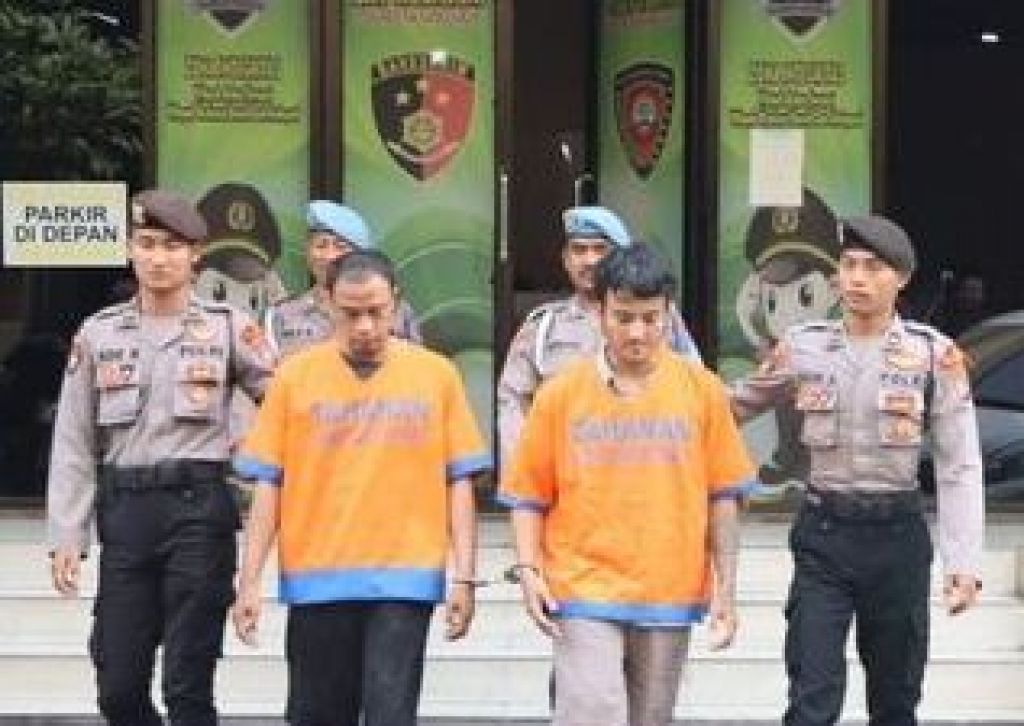 Dua pelaku penjambretan di Jalan Raya Kemangsen