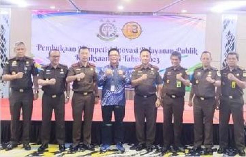 Idanto didampingi Asdatun, Prima Idwan Mariza, mengikuti kegiatan Kompetisi Inovasi Pelayanan Publik 