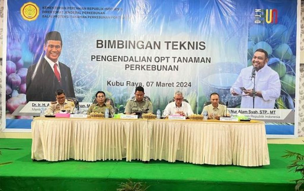Bimbingan Teknis Pengendalian OPT Tanaman Perkebunan di Desa Mega Timur