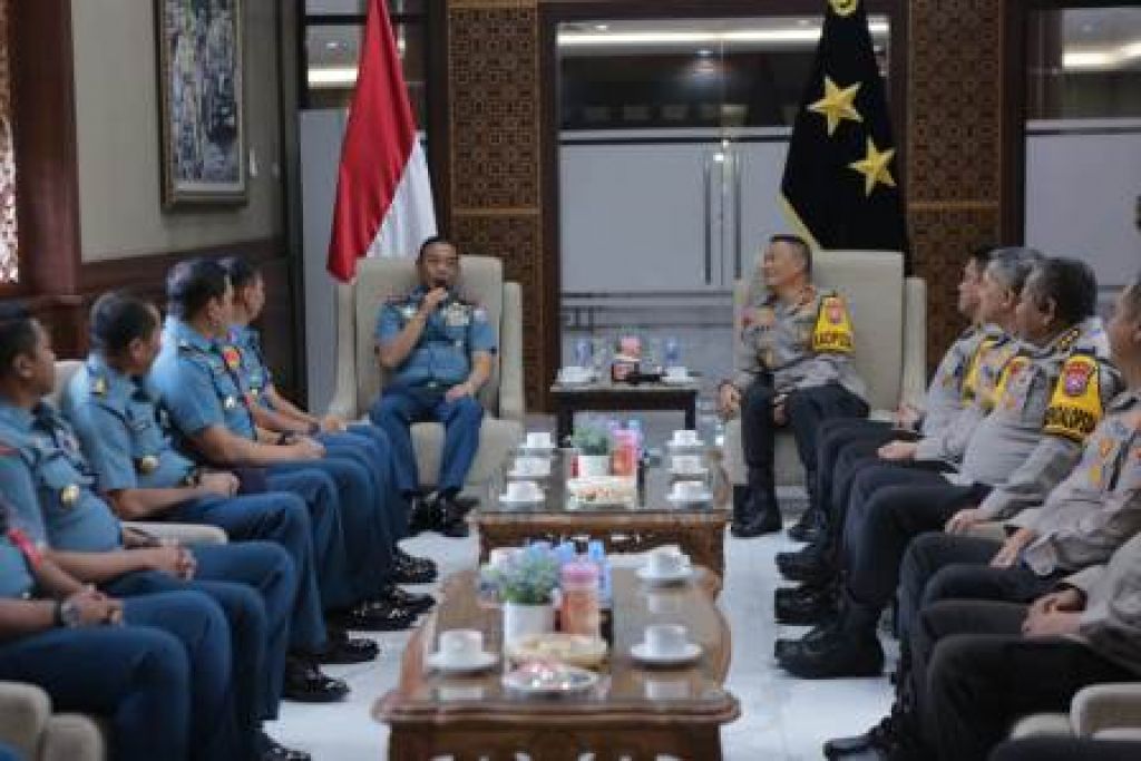 Irjen Pol Imam Sugianto terima kunjungan Panglima Komando Armada II