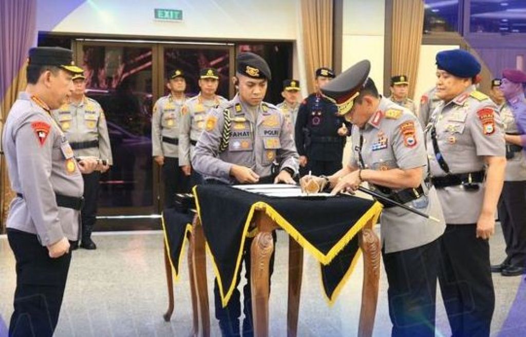 Jenderal Polisi Listyo Sigit Prabowo telah resmi melantik Irjen Pol Andi Rian R Djajadi sebagai Kapolda Sulawesi Selatan