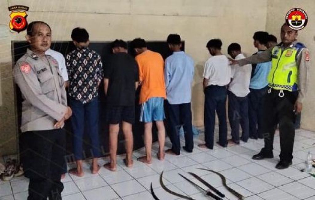 Unit Reskrim Polsek Pamanukan mengamankan belasan pelajar