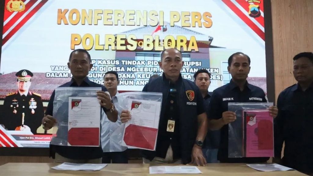Kasat Reskrim Polres Blora, AKP Selamet saat menjelaskan tentang penangkapan Rumidi