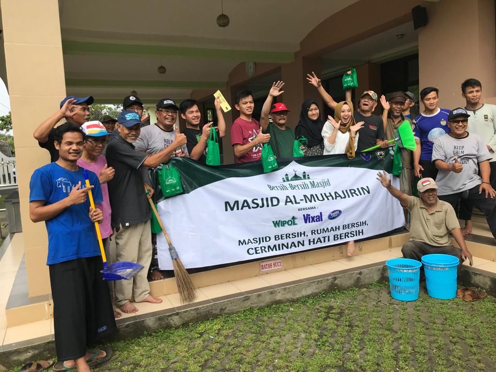 Gotong royong pembersihan masjid di program tahunan ‘Gerakan Masjid Bersih’ sejak 2017 