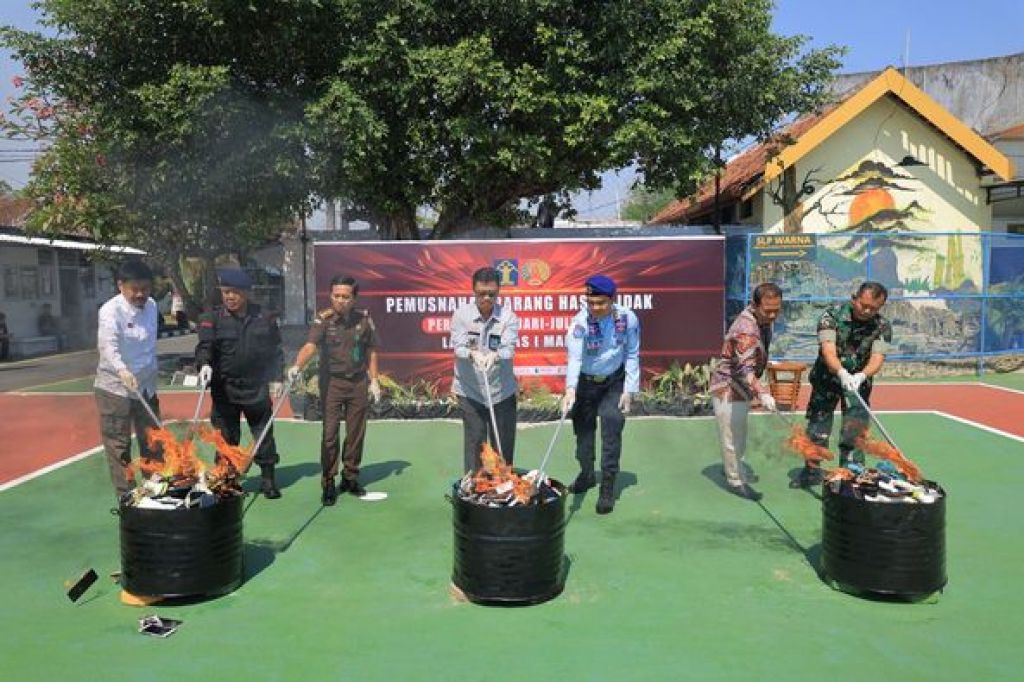 Pemusnahan barang bukti hasil inspeksi mendadak