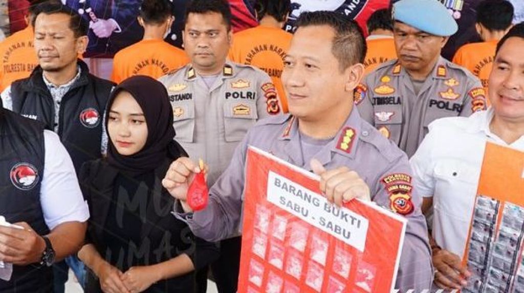 Sat Narkoba Polresta Bandung berhasil mengamankan lima tersangka kasus narkotika dengan modus menjual balon