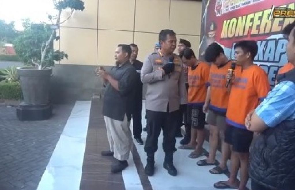 Kapolresta Sidoarjo dan para pelaku pengeroyokan