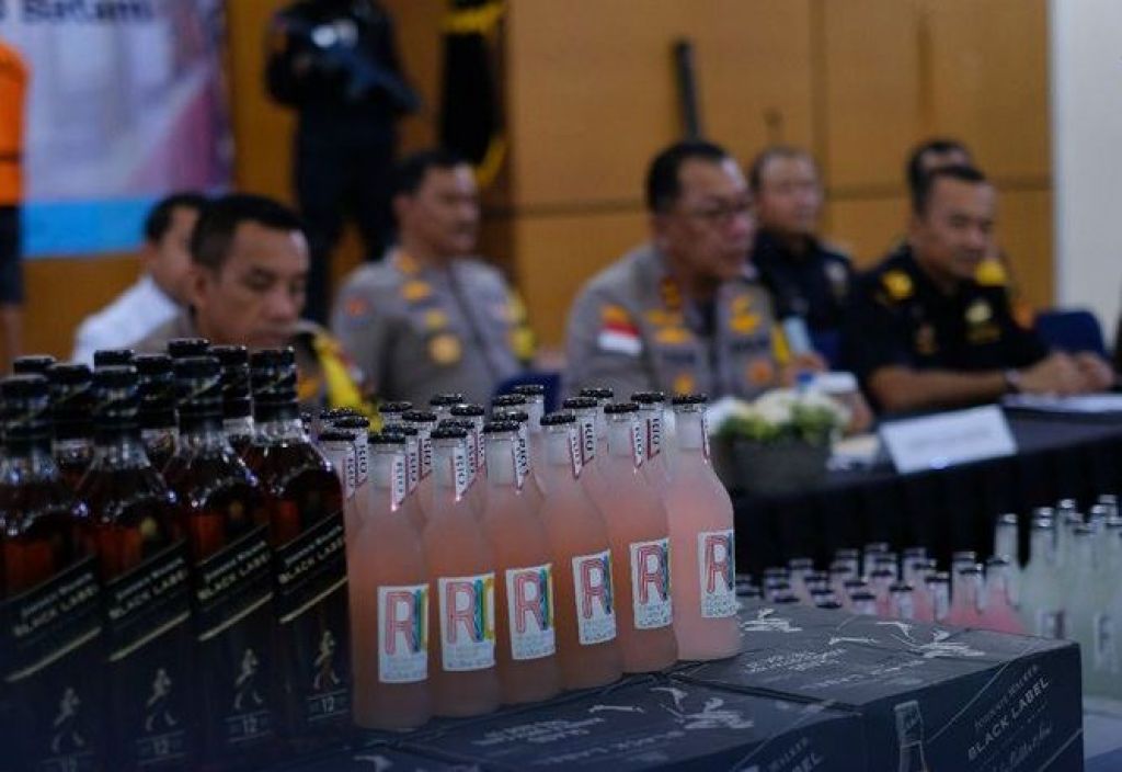Ribuan botol minuman mengandung etil alkohol ilegal
