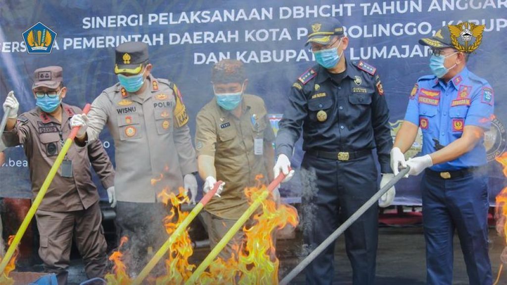 Bea Cukai kembali memusnahkan sejumlah barang ilegal. Pemusnahan kali ini digelar oleh Bea Cukai Probolinggo dan Bea Cukai Cirebon.