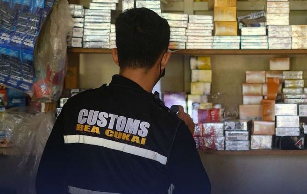 Operasi pasar rokok ilegal