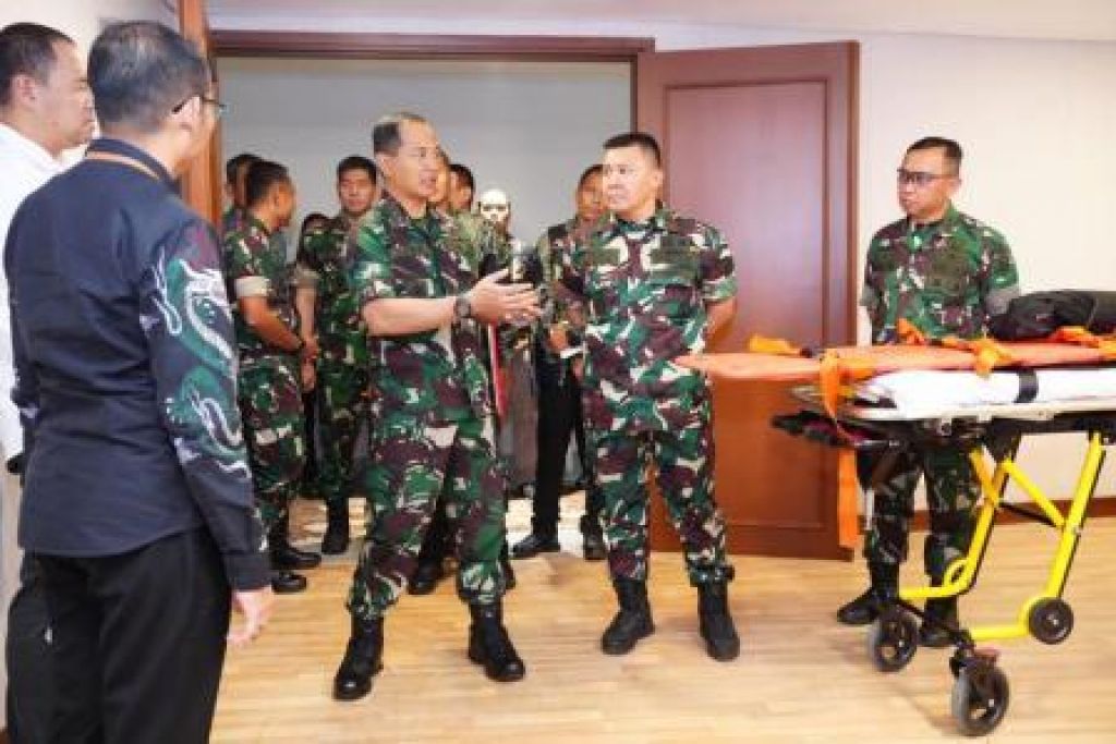 Pangkogabwilhan I Laksdya TNI Erwin S. Aldedharma meninjau beberapa tempat persiapan keamanan menjelang pelaksanaan KTT ke-43 ASEAN SUMMIT 