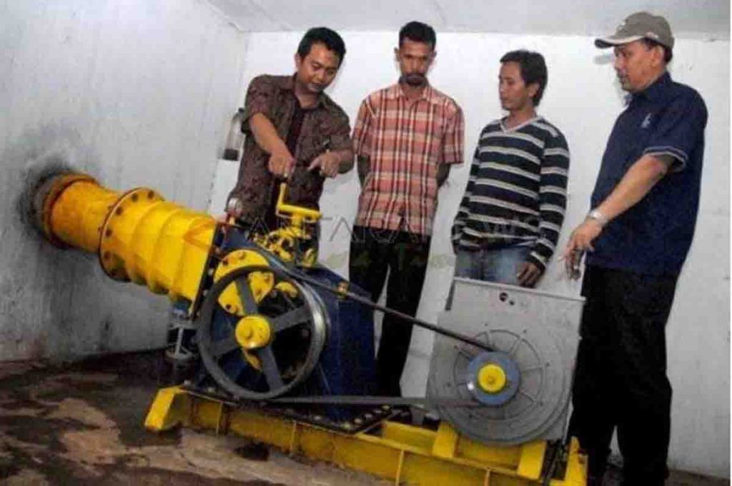 Pembangunan pembangkit listrik tenaga Mikro Hidro di Kampung Tlocor 