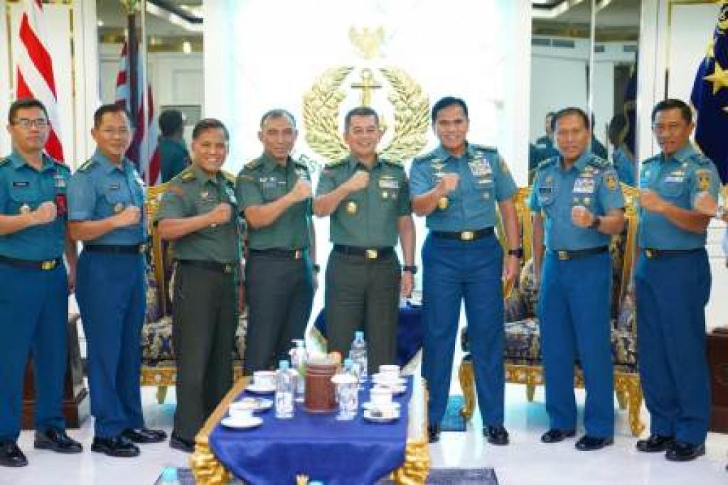 Kapuspen TNI  bersilaturahmi dengan Kepala Staf Angkatan Laut