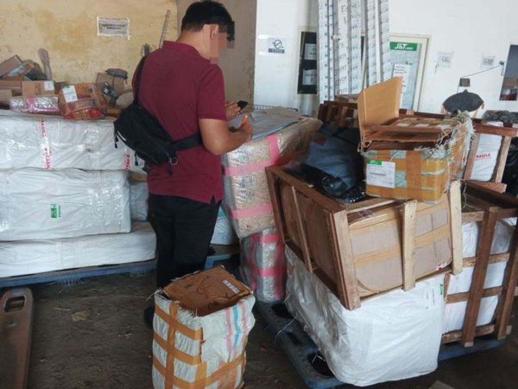 Bea Cukai Malang melakukan rangkaian kegiatan penindakan Barang Kena Cukai