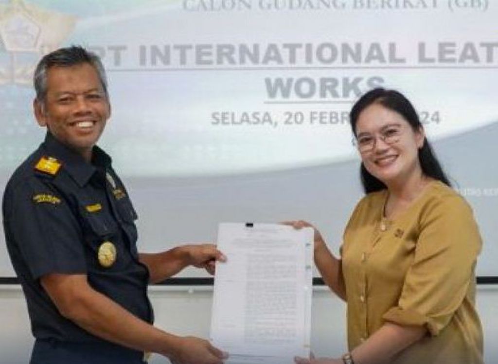 Penyerahan sertifikat Berikat ke PT International Leather Works