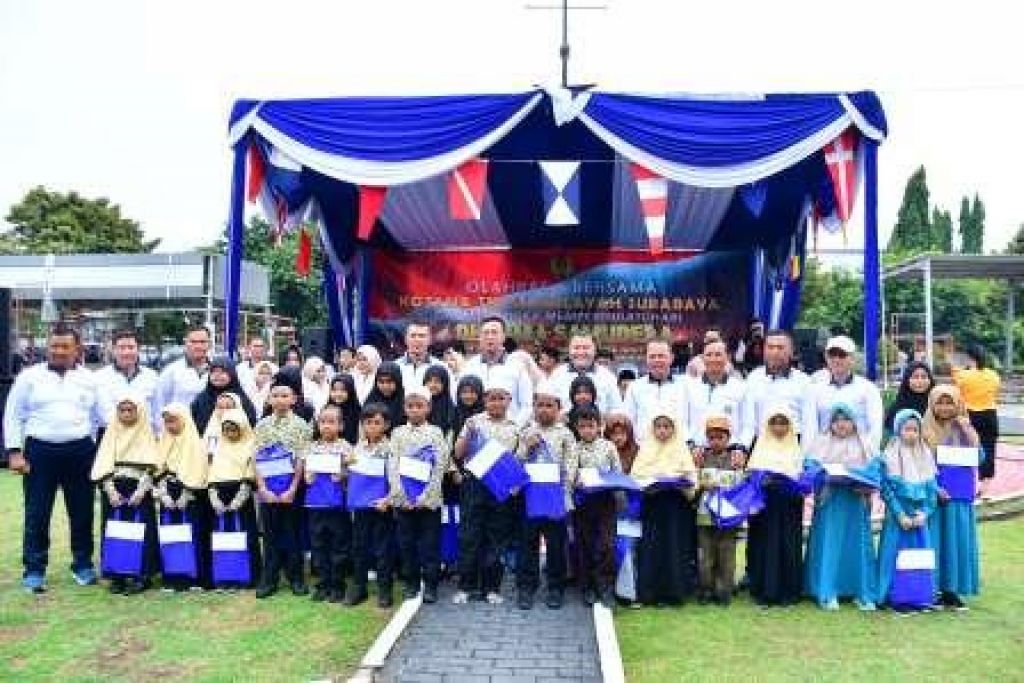 Bakti sosial pemberian paket sembako dan santuni anak yatim