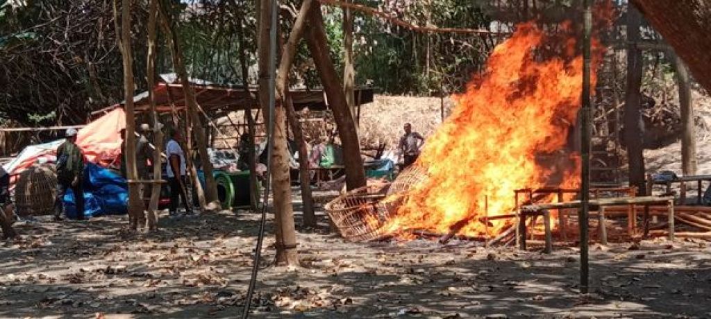Pembakaran terhadap arena sabung ayam di Desa Jeruklegi