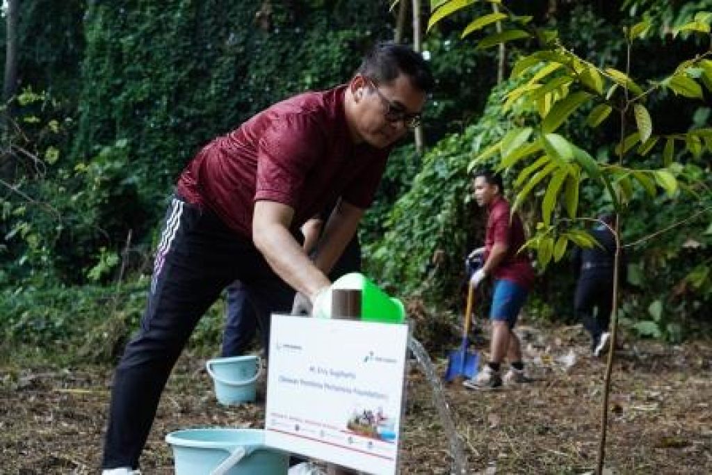 Penanaman pohon dalam program Pertamina Foundation