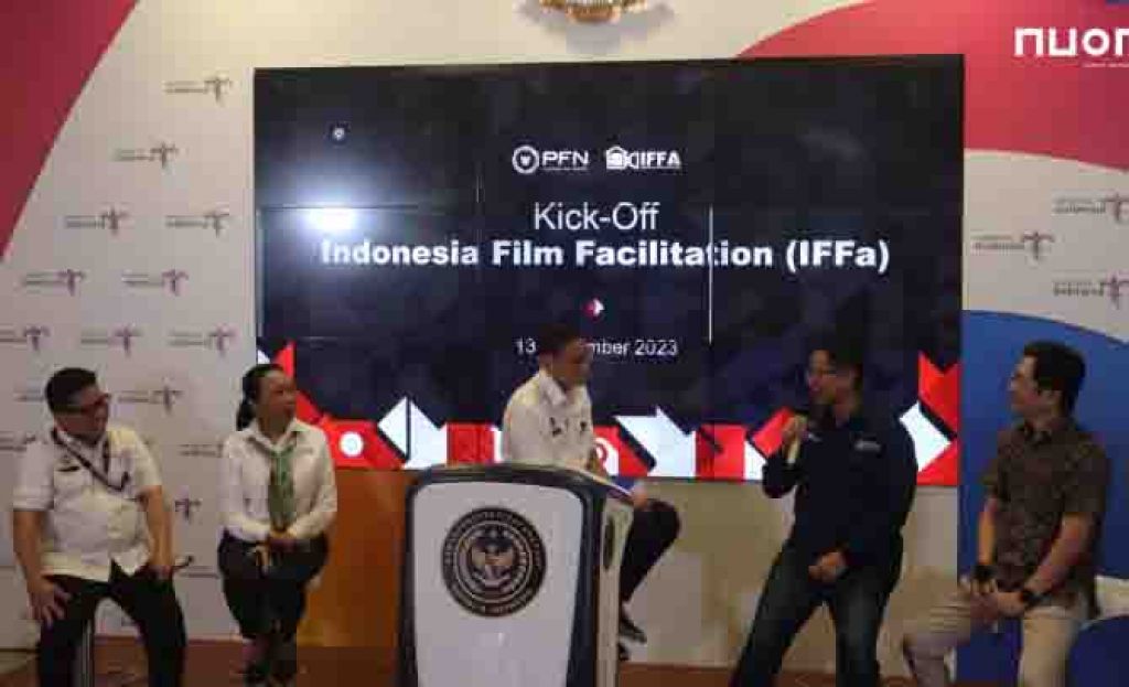 Sandiaga Uno (tengah), Ni Made Ayu Marthini, (kedua dari kiri), Neil El Himam (paling kiri), dan Dwi Heriyanto (kedua dari kanan) dan Chandra Tamrin (paling kanan) pada kick off peresmian IFFa