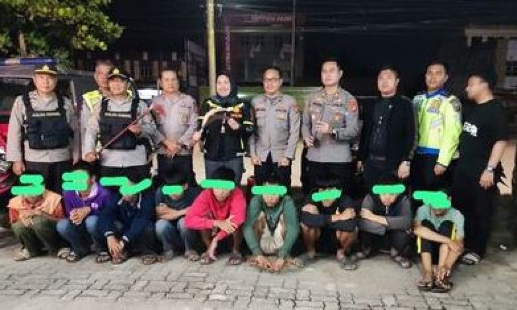 Personil Polres Banyuasin bersama pelaku tawuran