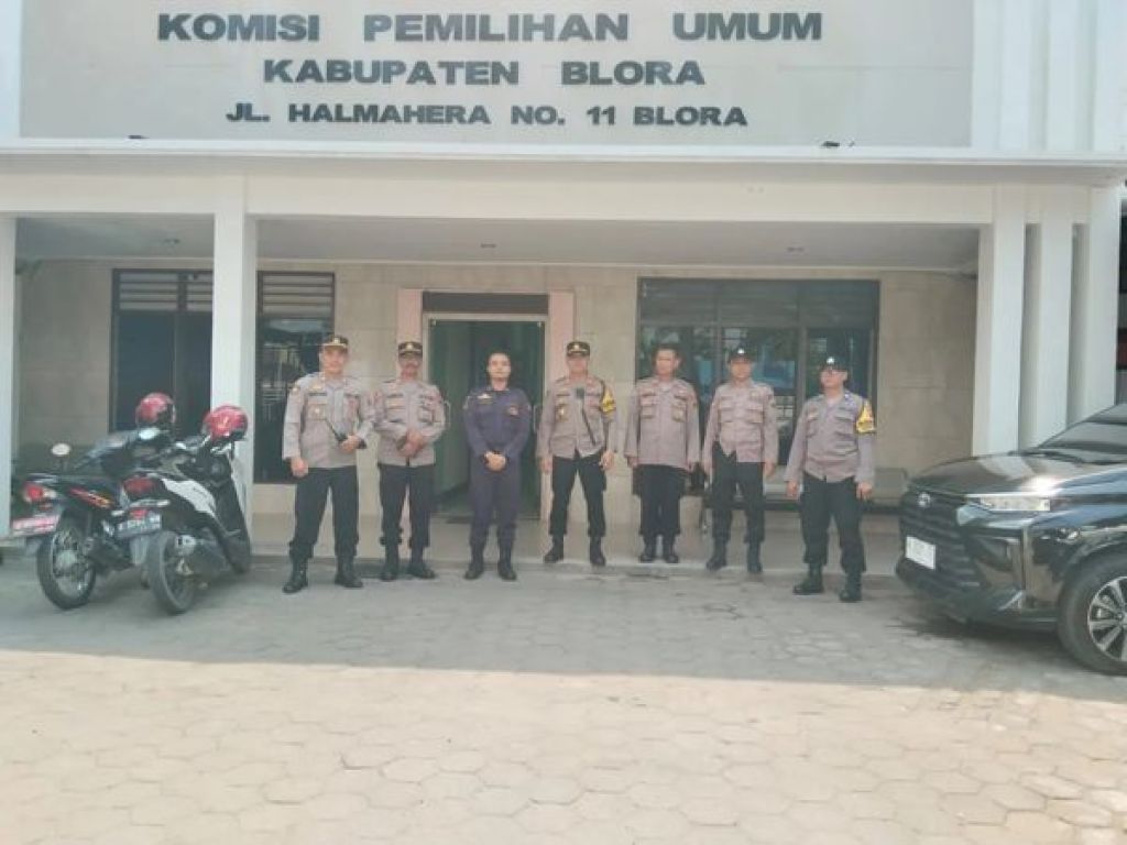 Penjagaan di Kantor KPU Blora