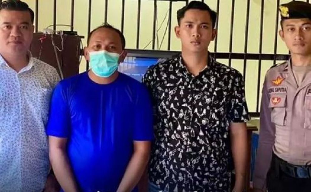 E (35 tahun) ditahan di Polres Rembang