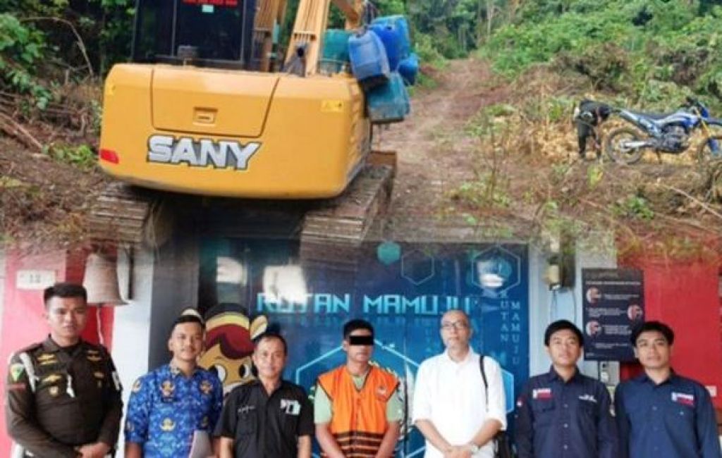 KM (35 tahun) yang berasal dari Desa Topoyo