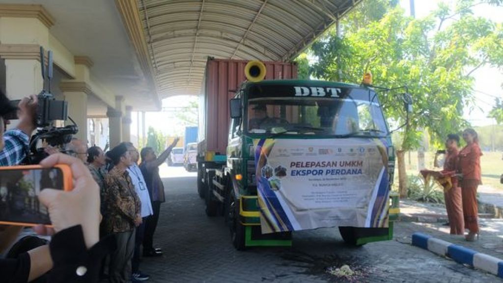 Pemberangkatan komoditi Pot Bunga Kokedama ke Jepang