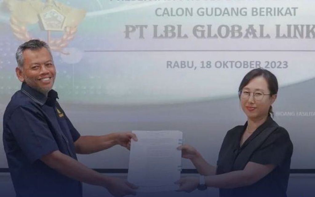 Penyerahan izin gudang berikat ke PT LBL Global Links