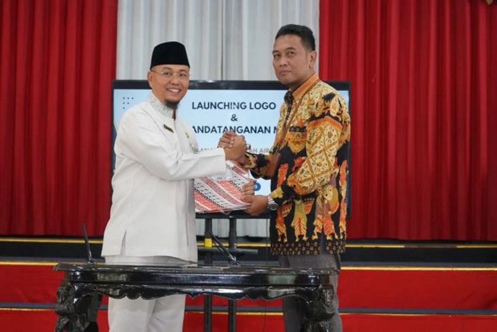 Arief M. Edi melaunching logo baru Perusahaan Umum Daerah Air Minum (PUDAM) Bangkalan